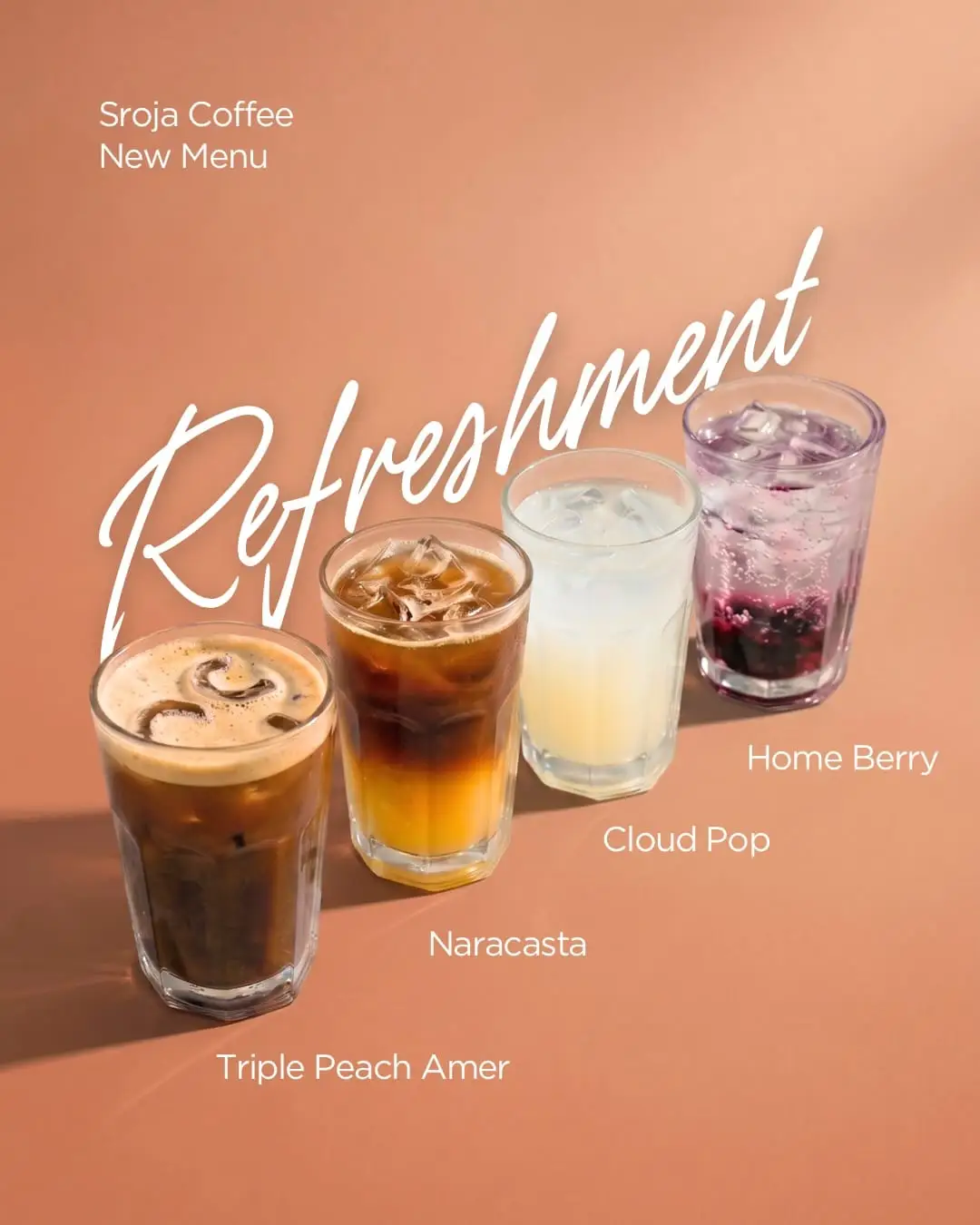 Desain poster menu baru: empat minuman dingin di latar terakota
